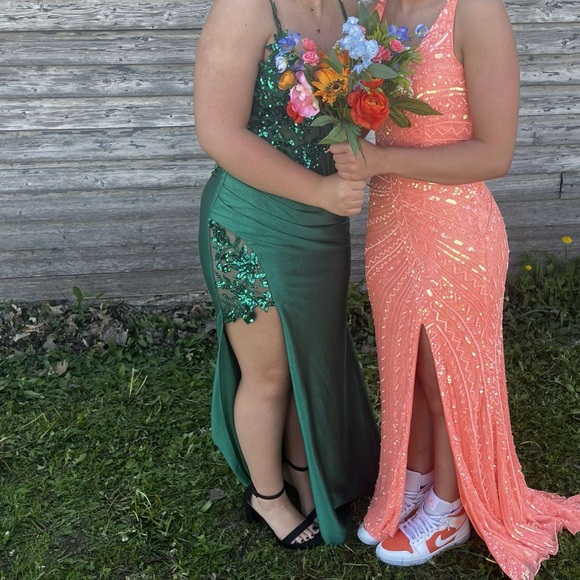 Emerald green prom dress. The sizing is 8/10. Was altered to fit 5'3. 4in  heels - www.panoramagroup.in